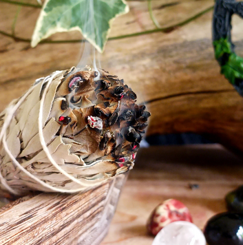 WHITE SAGE WITH DRIED RED ROSE PETALS AND ROSE QUARTZ – LOVE & CLEANSING SMUDGE BUNDLE