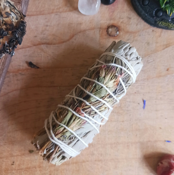SMUDGE STICK | SPIRITUAL CLEANSING SAGE – WHITE SAGE BUNDLE WITH ROSEMARY FOR ENERGY PURIFICATION