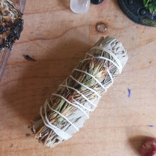 SMUDGE STICK | SPIRITUAL CLEANSING SAGE – WHITE SAGE BUNDLE WITH ROSEMARY FOR ENERGY PURIFICATION