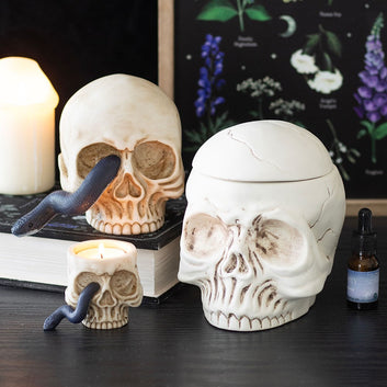 SKULL TEALIGHT HOLDER WITH SNAKE