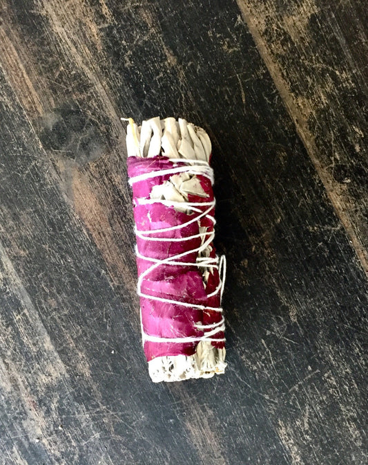WHITE SAGE SMUDGE STICK WITH RED ROSE PETALS – PURIFYING & LOVE-ENERGY BUNDLE